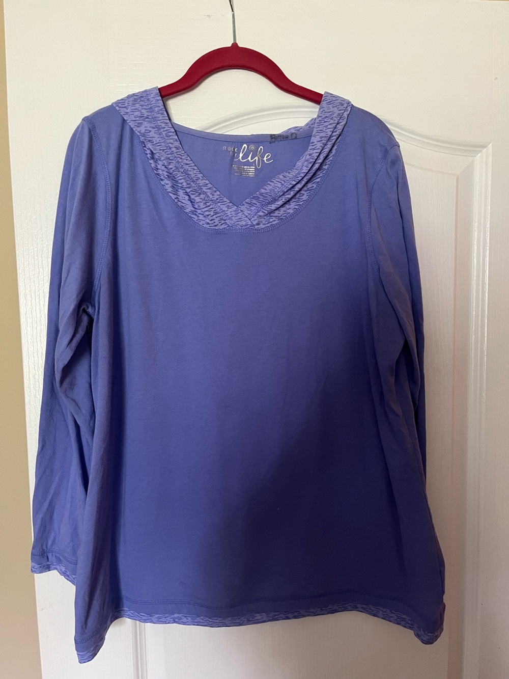 Women’s Lavender Long-Sleeve V-Neck Top
